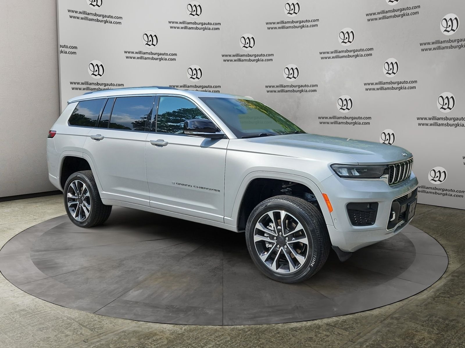 Used 2021 Jeep Grand Cherokee L Overland w/ Luxury Tech Group IV AWD/4WD image 7