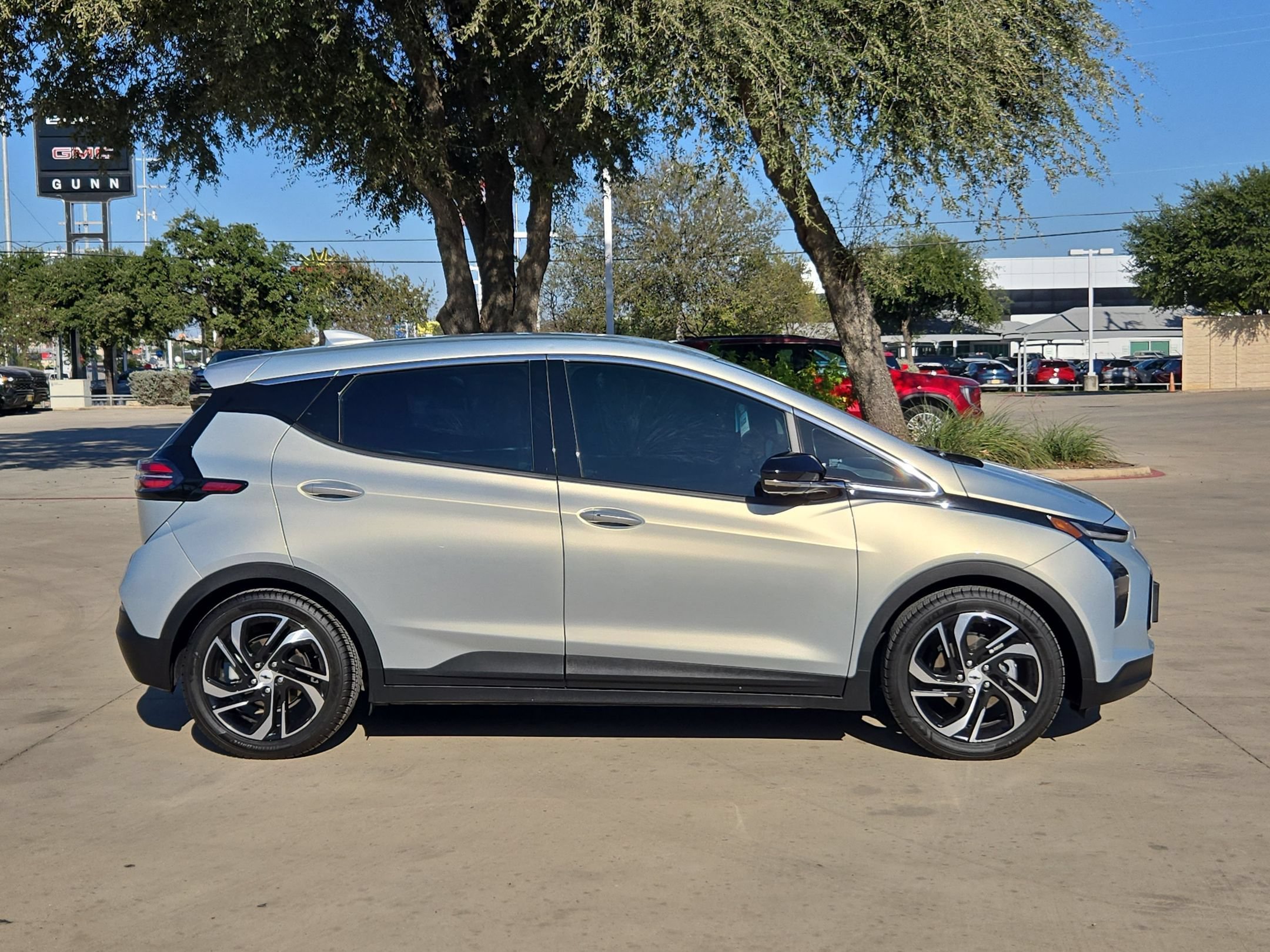 Certified 2023 Chevrolet Bolt LT w/ Infotainment Package FWD image 2