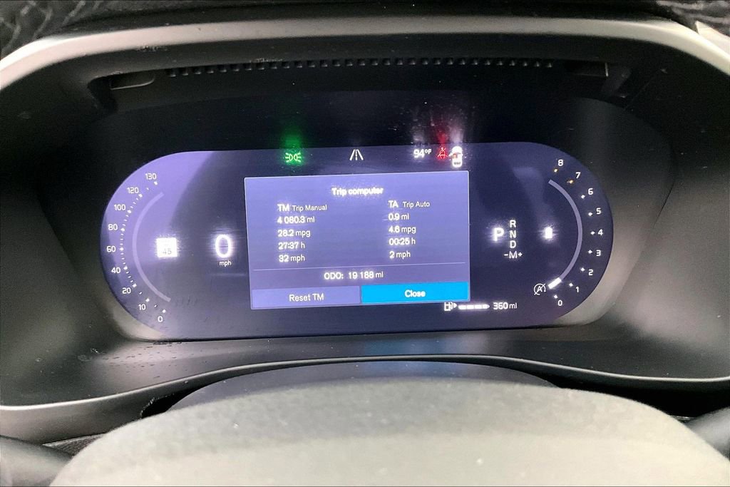 Certified 2025 Volvo XC40 B5 Plus image 29