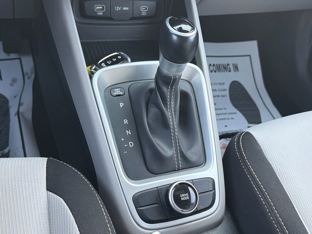 Used 2024 Hyundai Venue SEL image 24