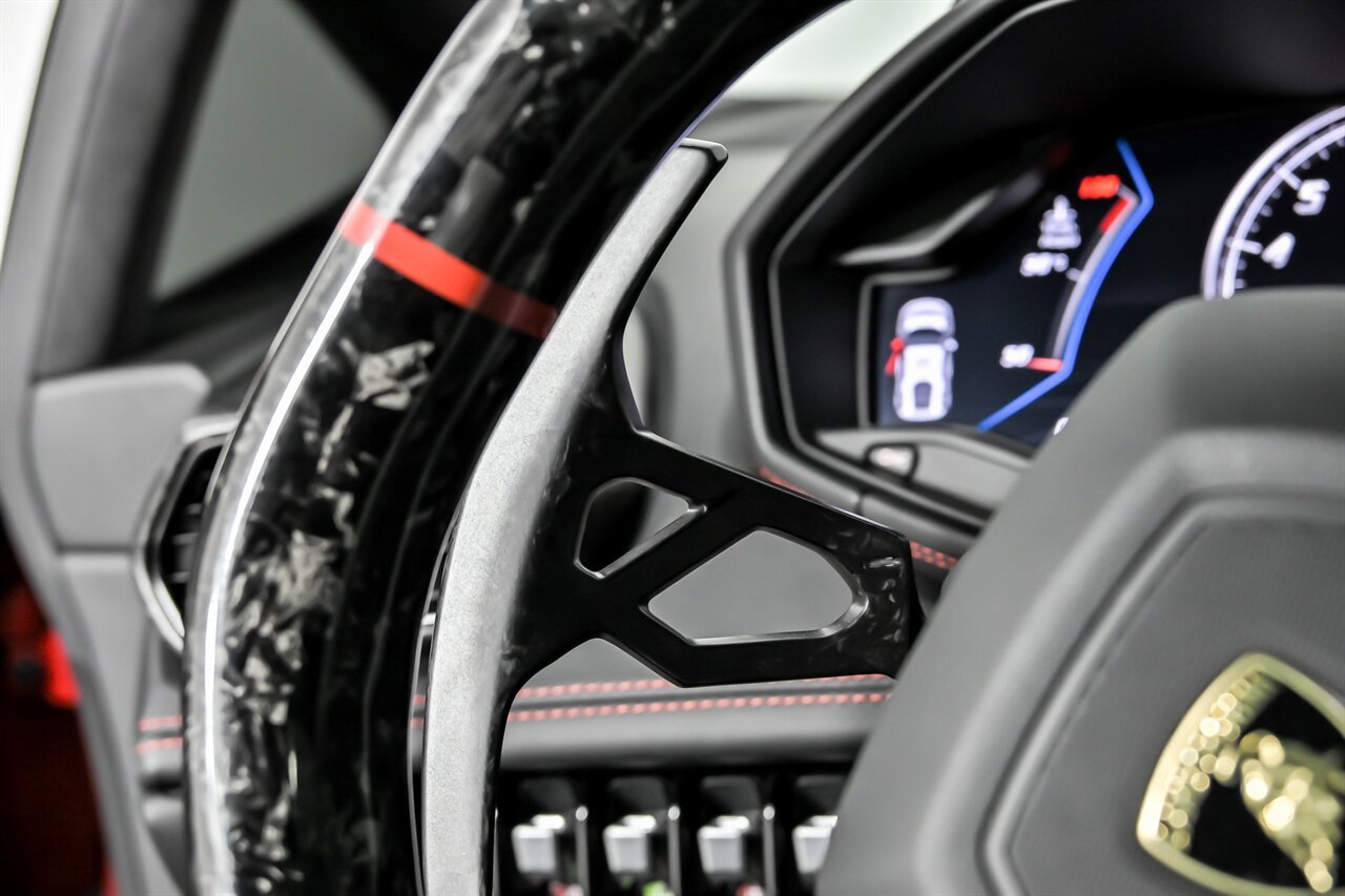 Used 2021 Lamborghini Huracan EVO image 32