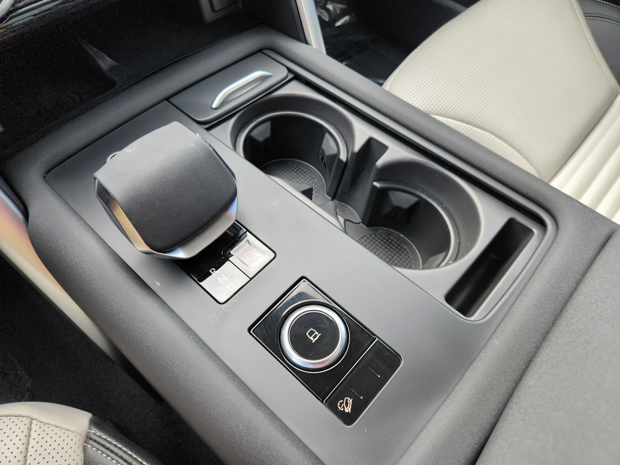 Used 2026 Land Rover Discovery S AWD/4WD image 30