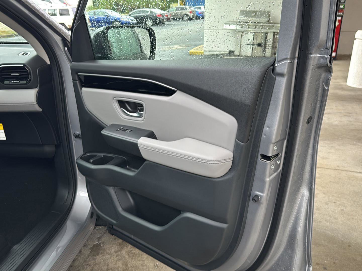 New 2025 Honda Pilot Touring image 12