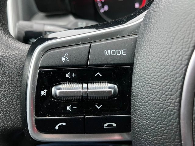 Used 2023 Kia Sorento LX image 9