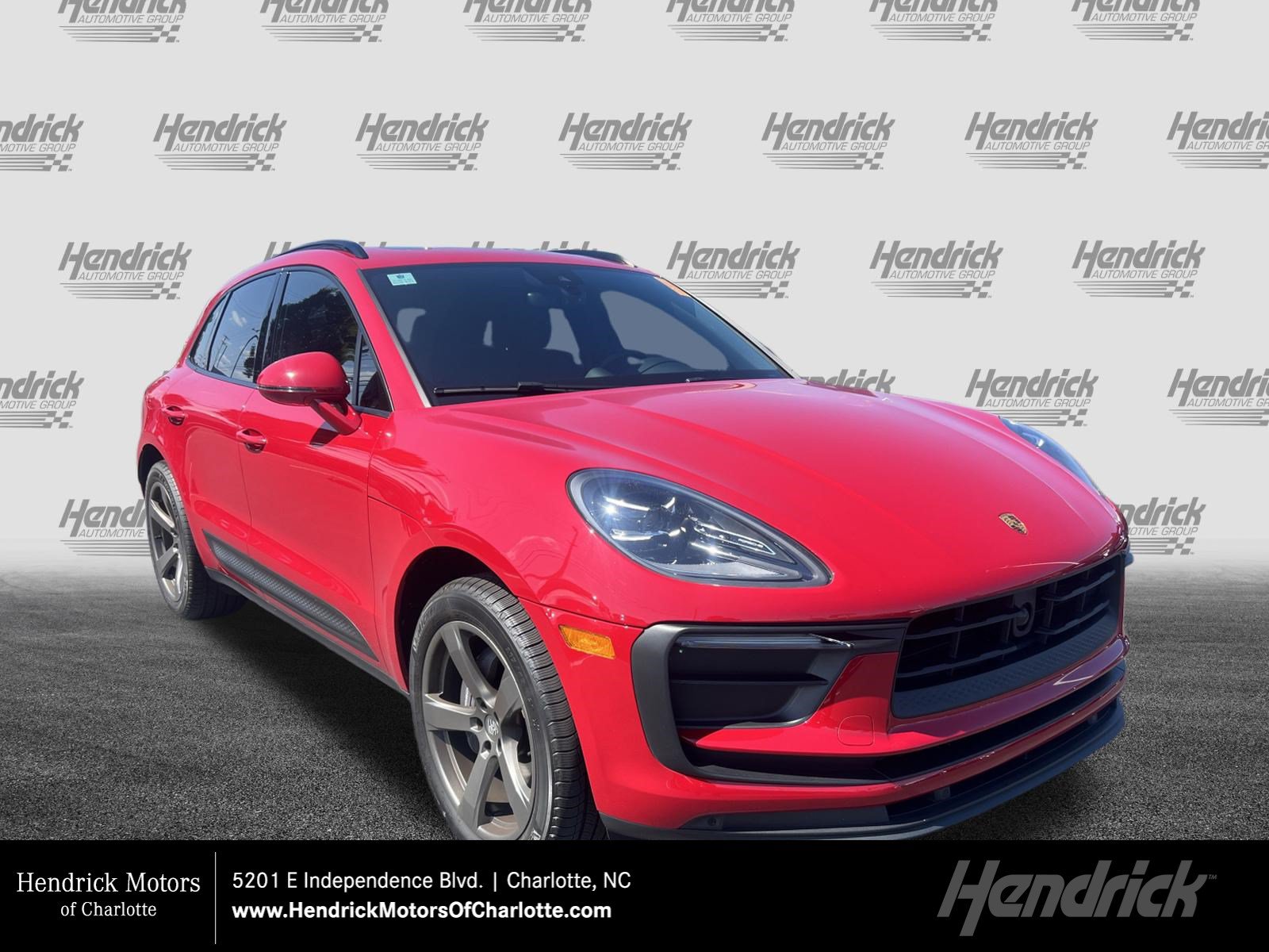 Used 2023 Porsche Macan AWD/4WD image 1