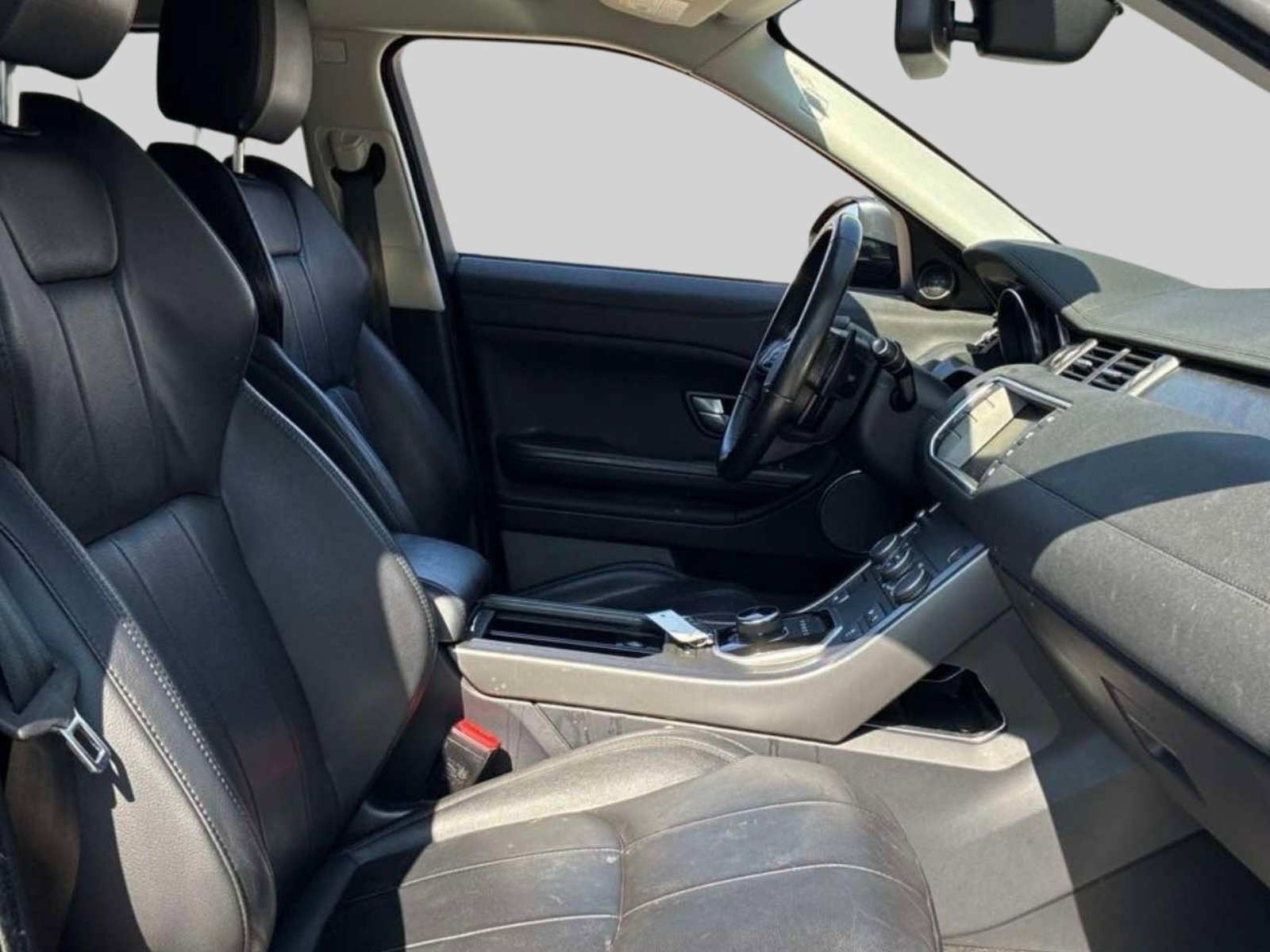 Used 2018 Land Rover Range Rover Evoque SE image 4