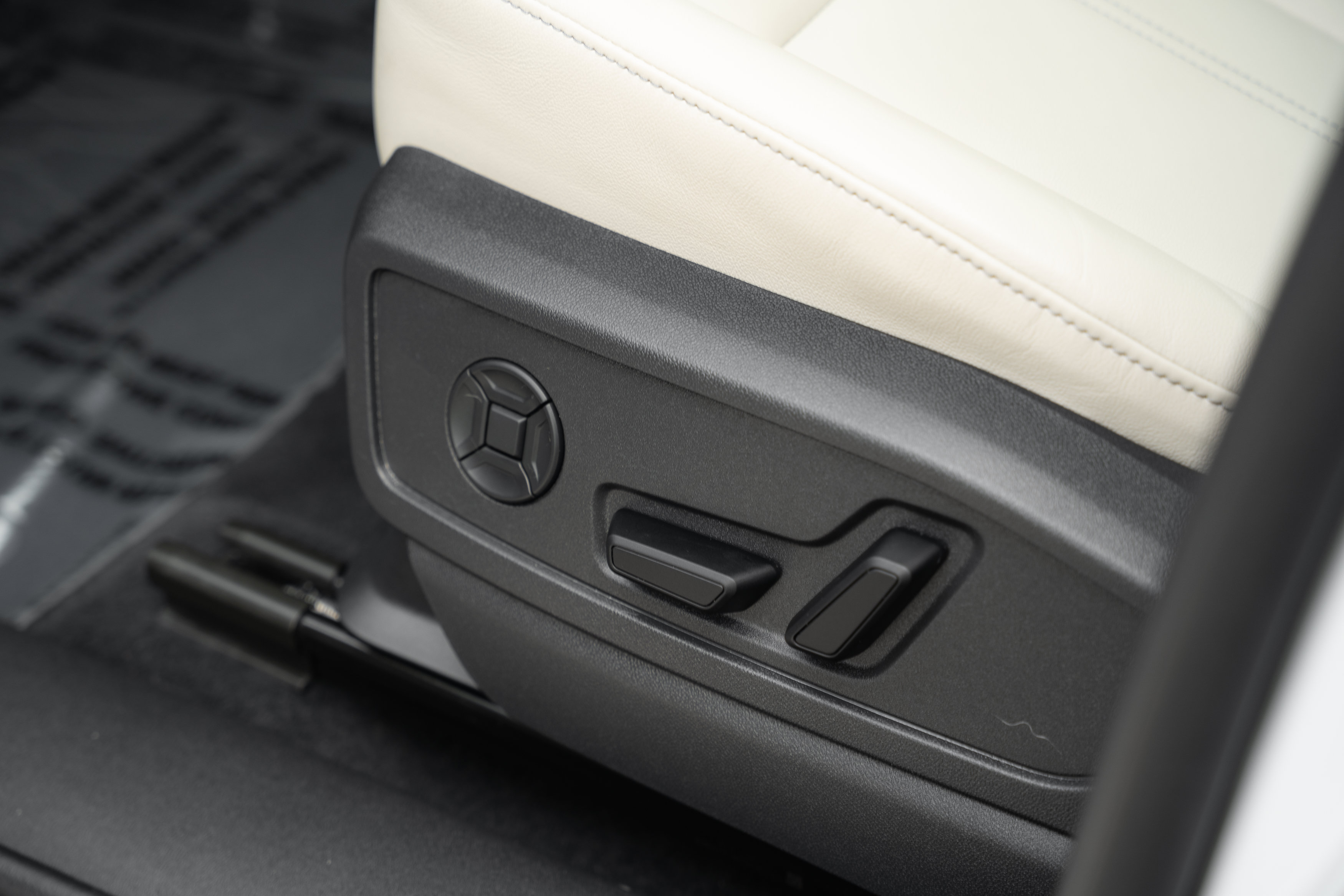 Certified 2025 Audi Q5 Premium AWD/4WD image 17
