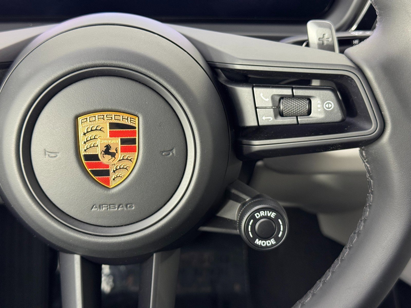 Used 2024 Porsche Cayenne w/ Technology Package image 23