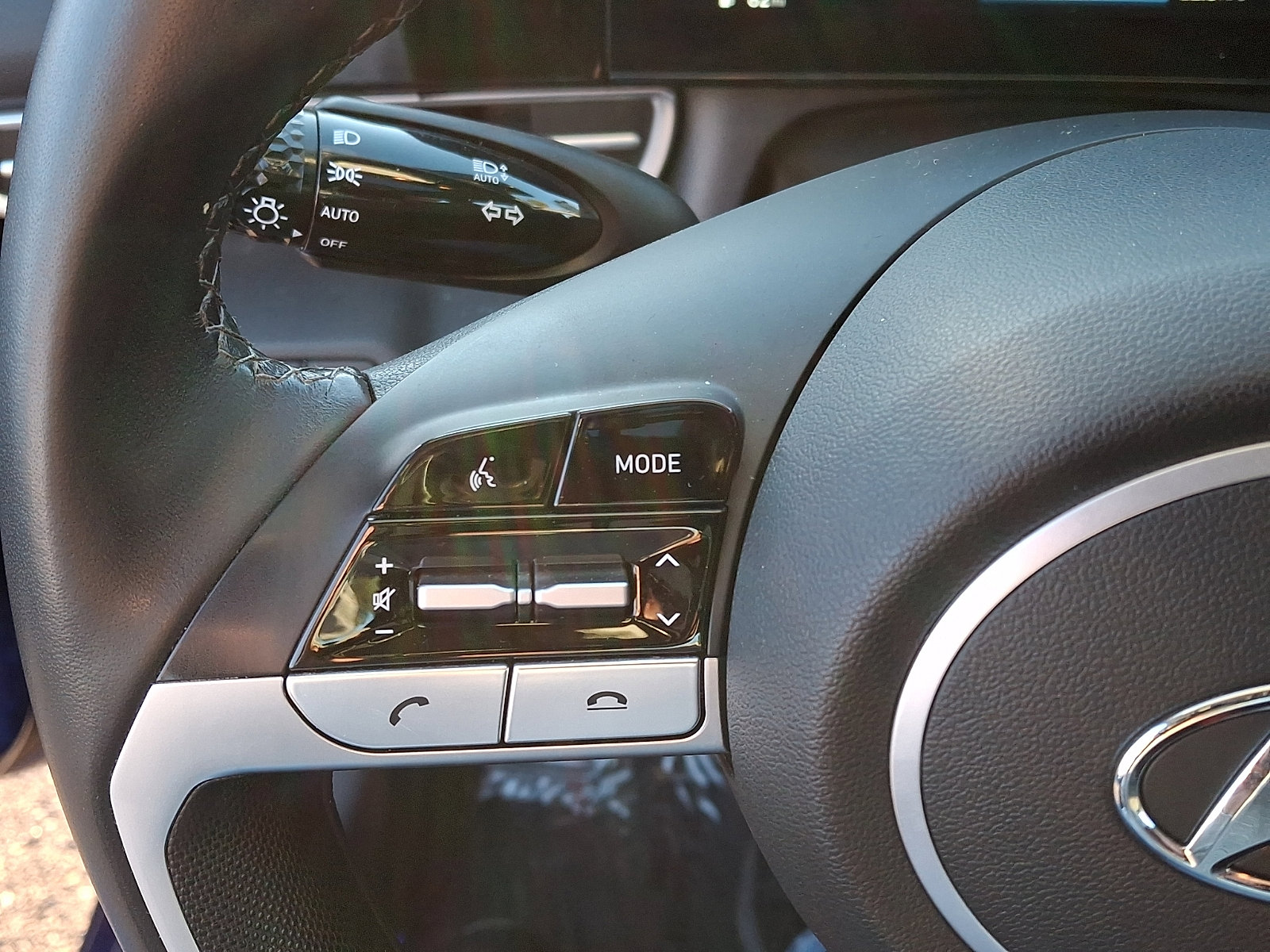 Certified 2023 Hyundai Elantra Limited w/ Preferred Accessory Package image 21