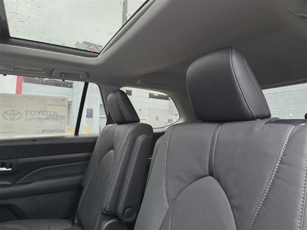 New 2026 Toyota Grand Highlander Limited image 22