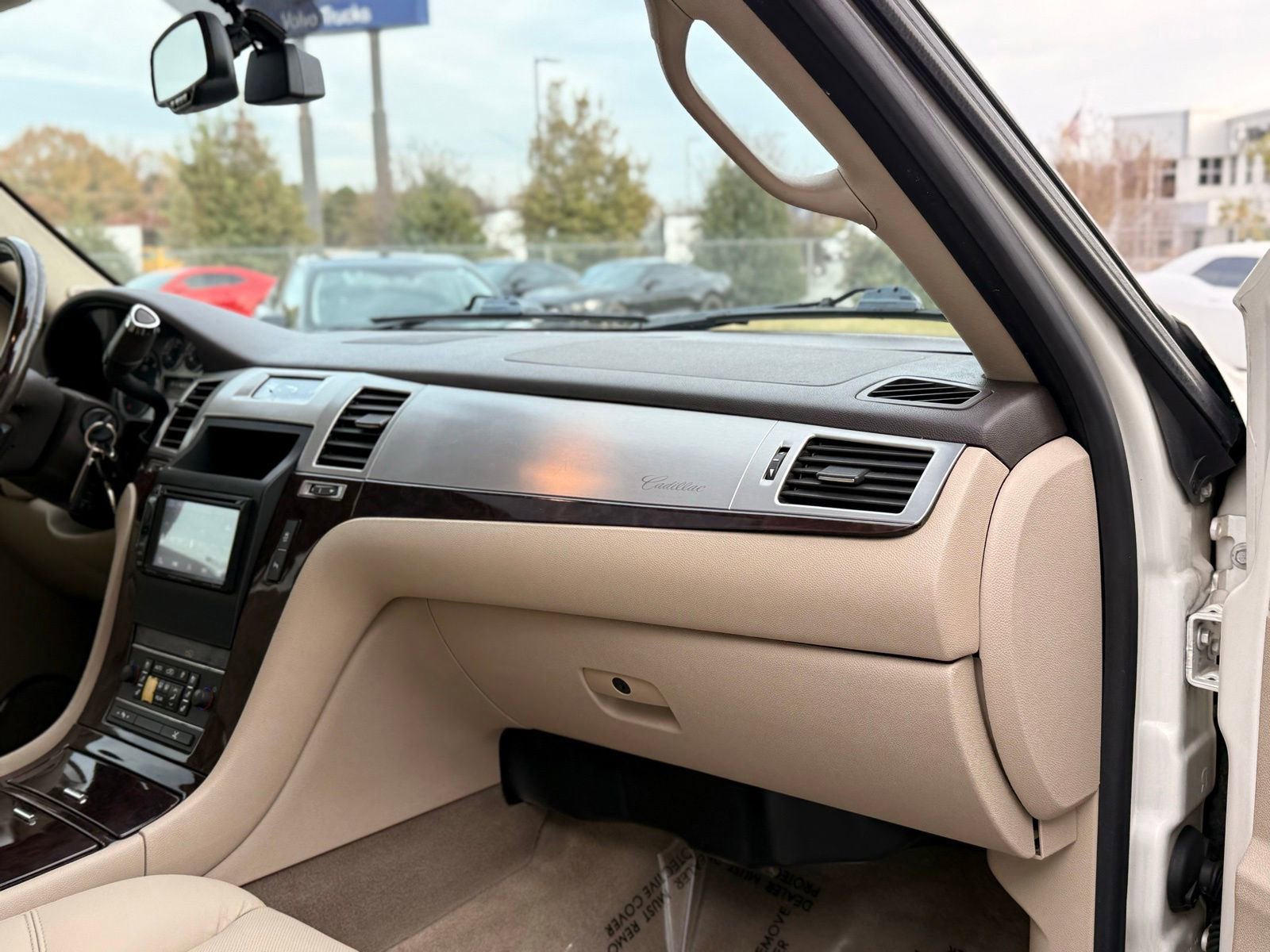 Used 2012 Cadillac Escalade ESV Luxury image 29