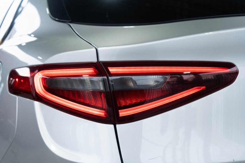 Used 2021 Alfa Romeo Stelvio Sprint w/ Nero Edizione image 7