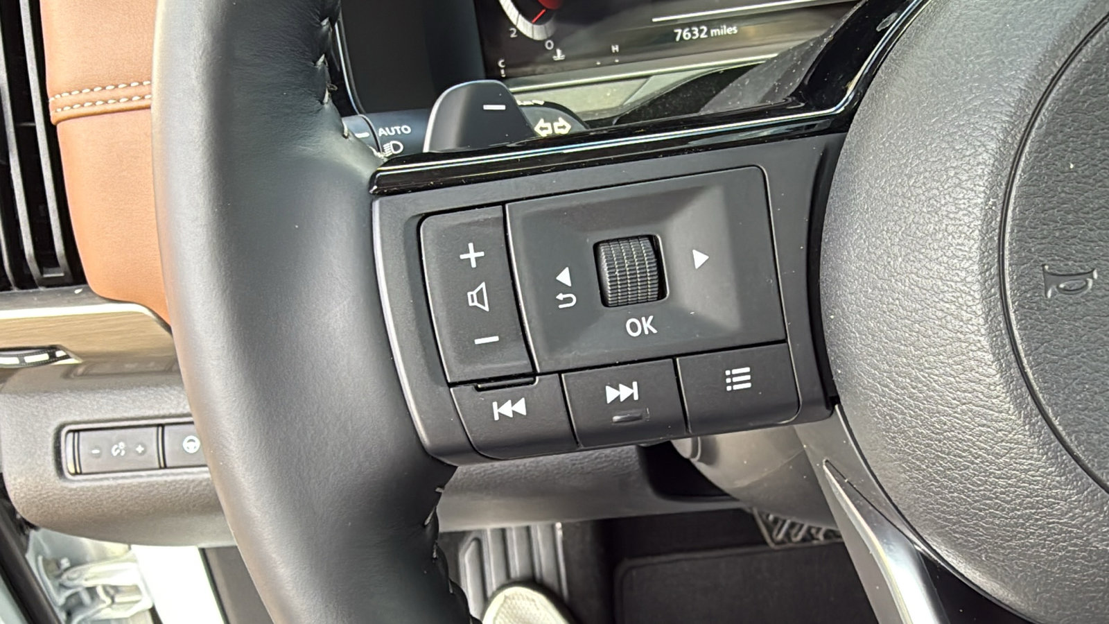 Certified 2025 Nissan Pathfinder Platinum w/ Cargo Package image 10