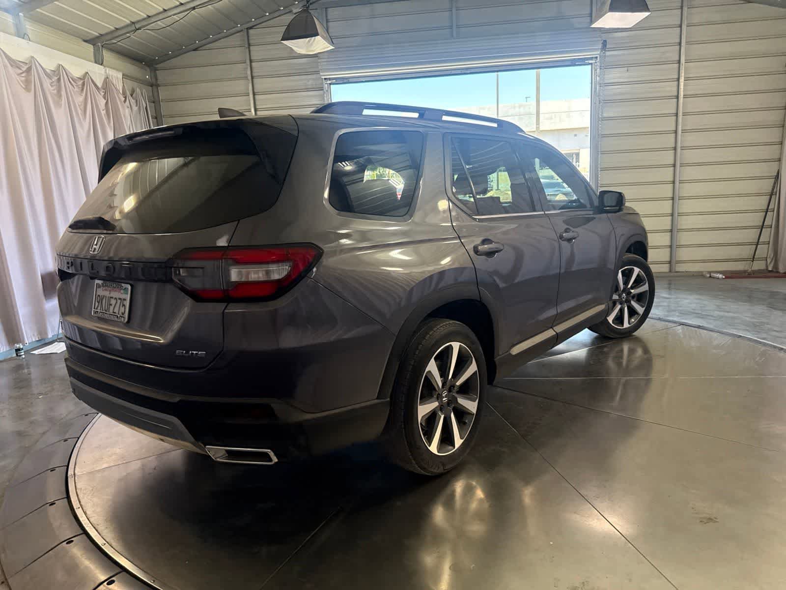 Used 2024 Honda Pilot Elite image 4