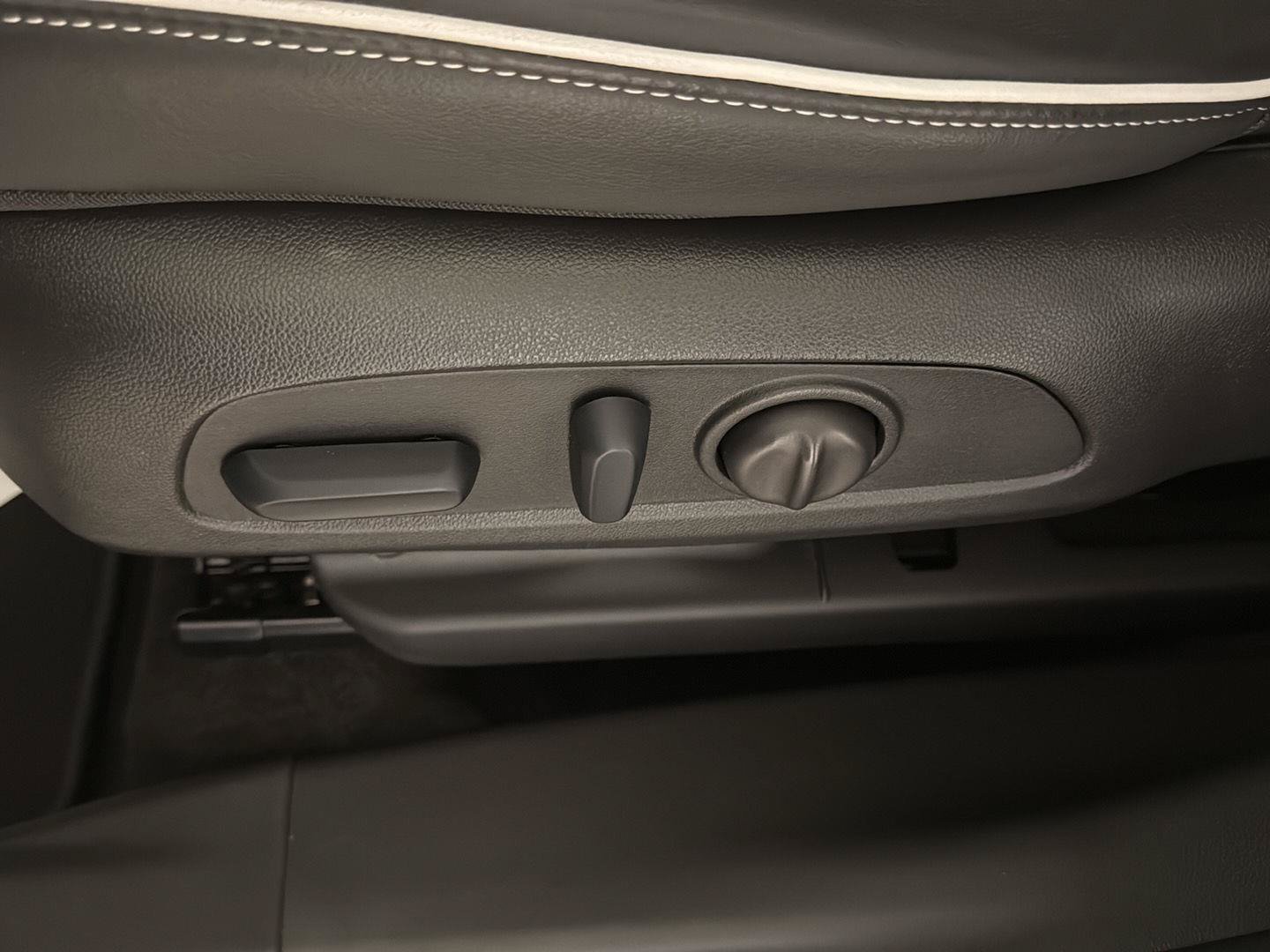 Certified 2024 Buick Encore GX Avenir AWD/4WD image 10
