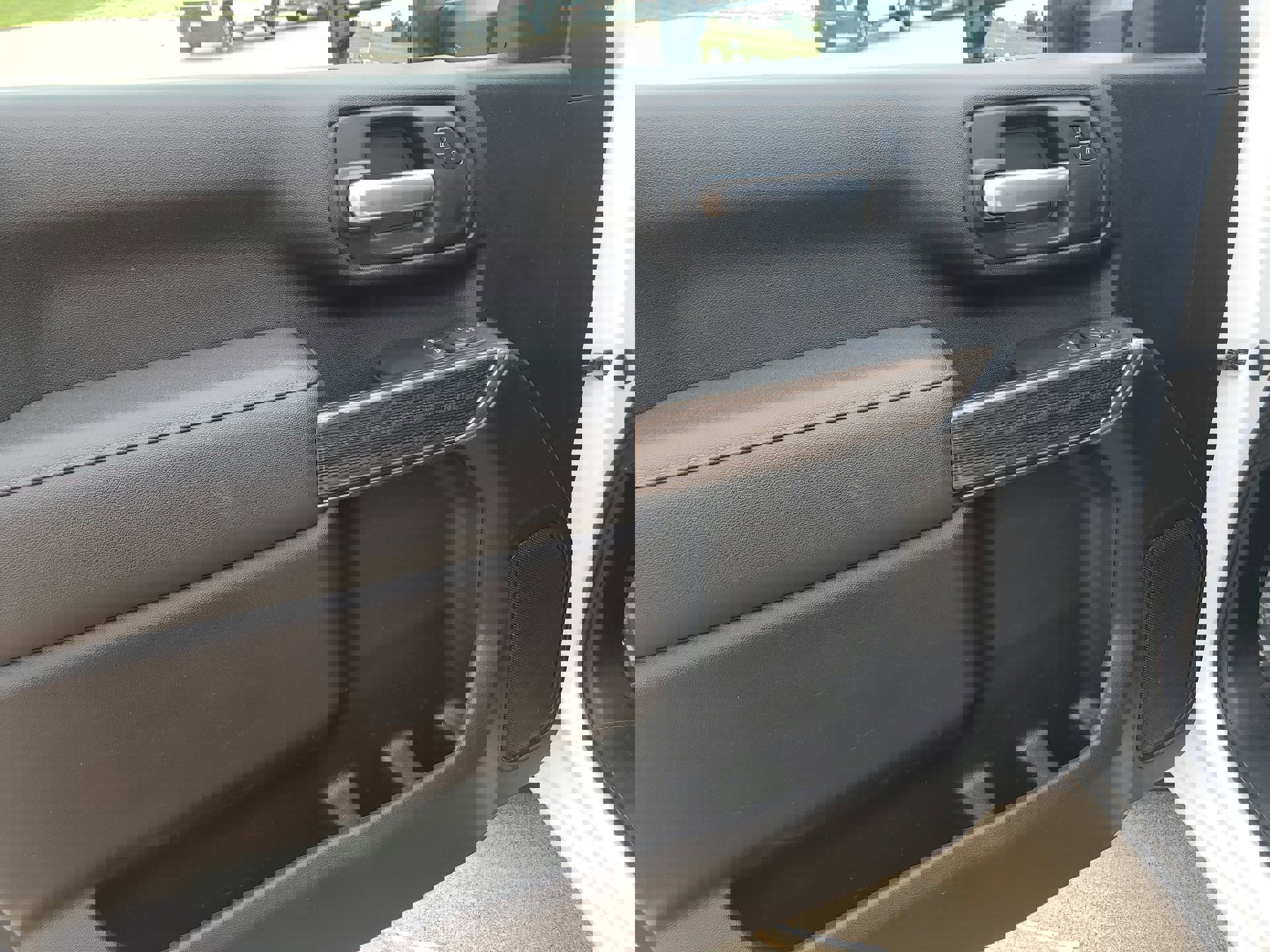 Used 2024 Chevrolet Silverado 2500 LT w/ Convenience Package image 29