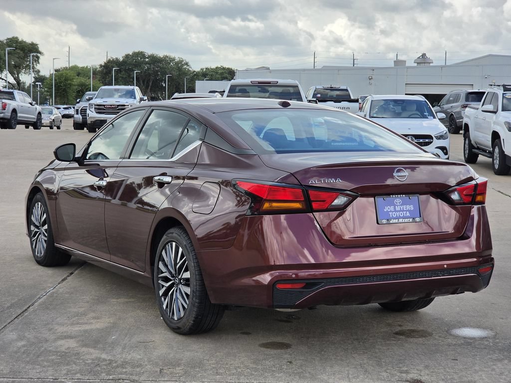 Used 2025 Nissan Altima 2.5 SV FWD image 7