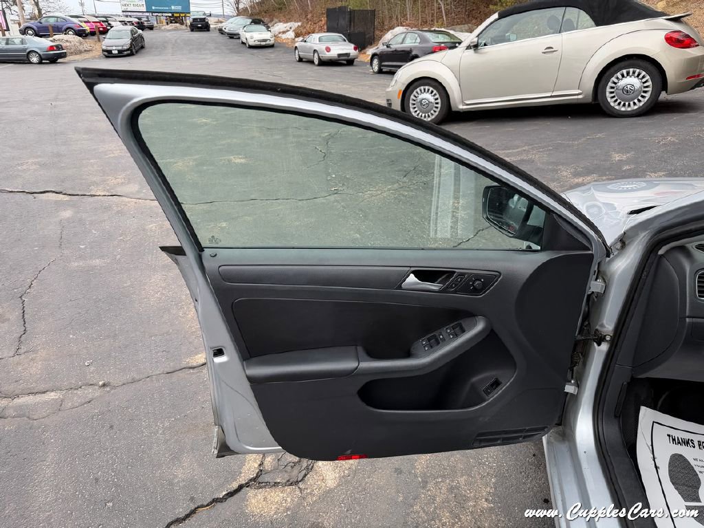 Used 2014 Volkswagen Jetta SE FWD image 6