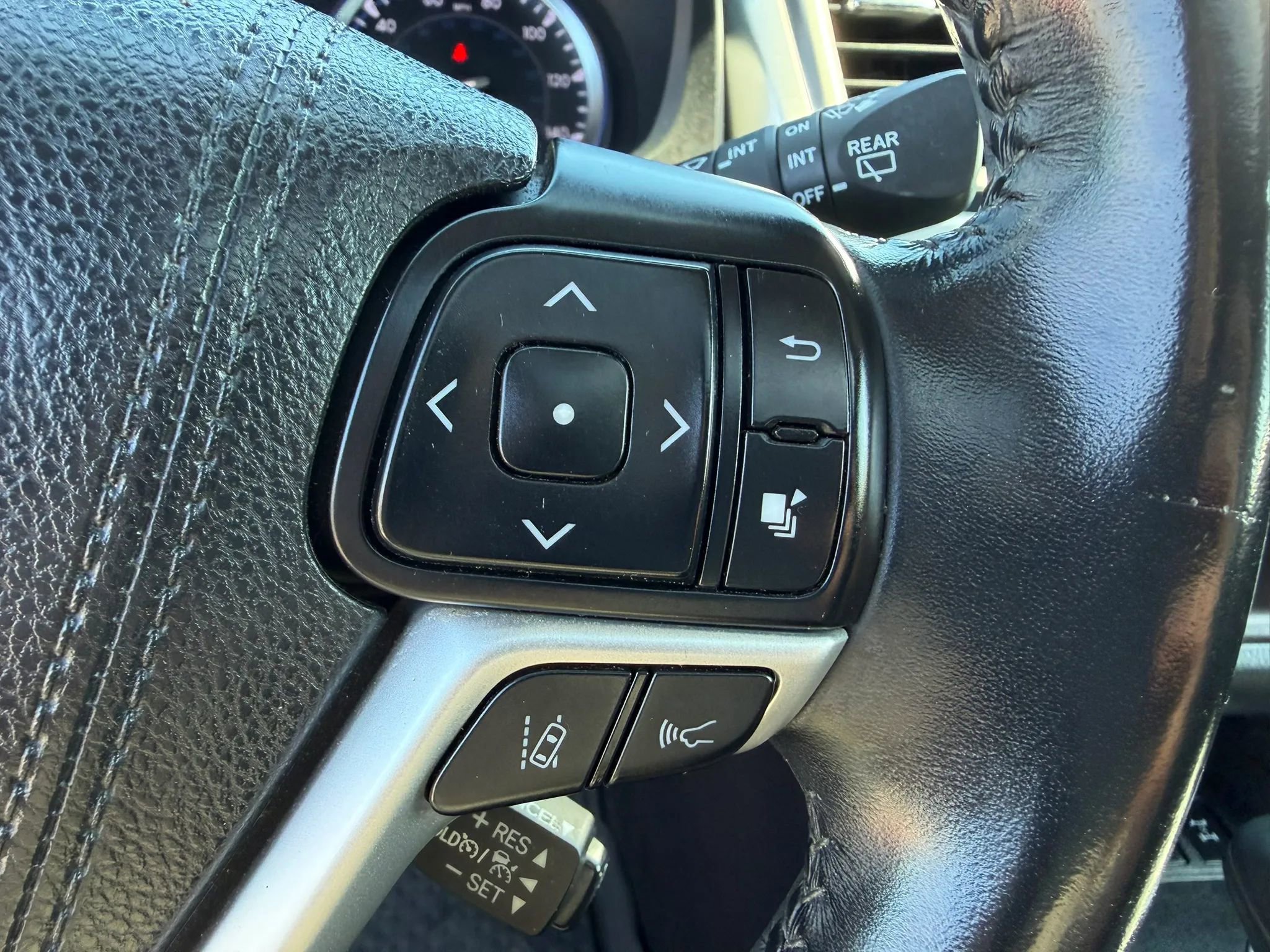 Used 2017 Toyota Highlander XLE AWD/4WD image 38