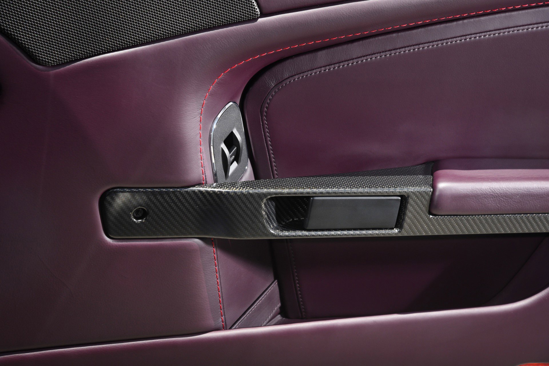 Used 2011 Aston Martin V12 Vantage Coupe RWD image 27