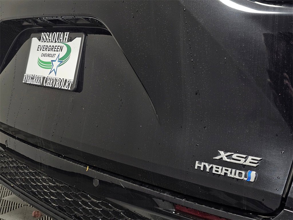 Used 2023 Toyota Sienna XSE image 16