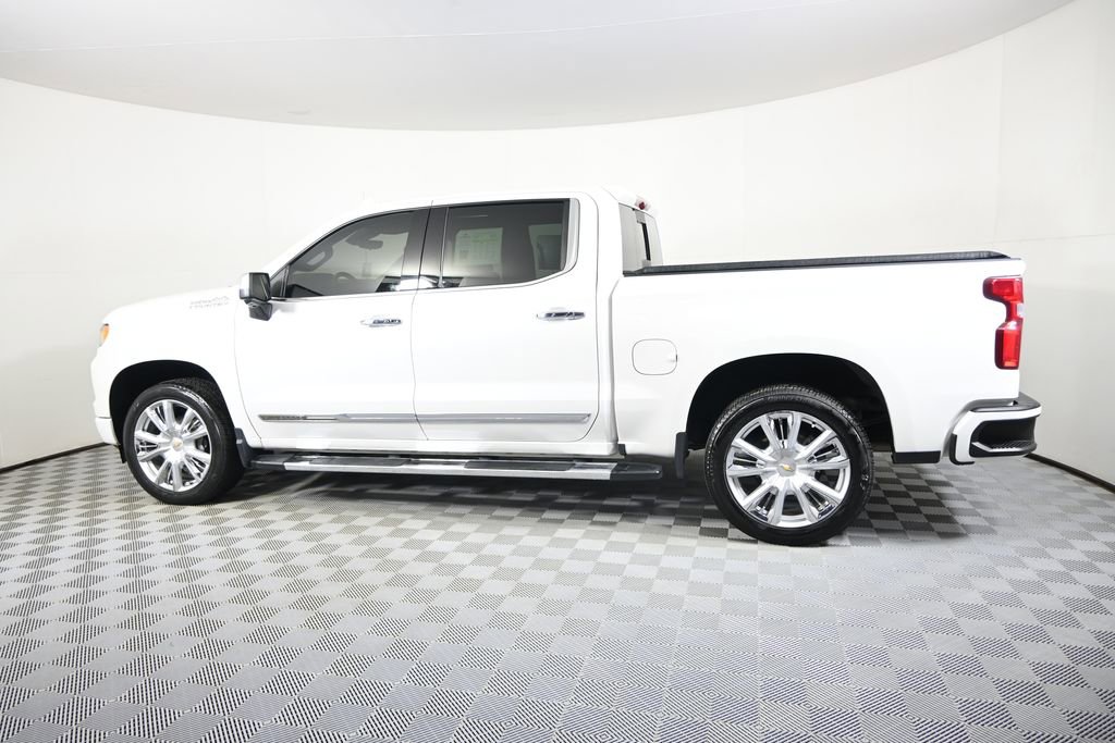 Used 2022 Chevrolet Silverado 1500 High Country w/ High Country Premium Package image 3