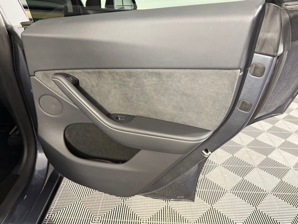 Used 2024 Tesla Model Y Long Range image 30
