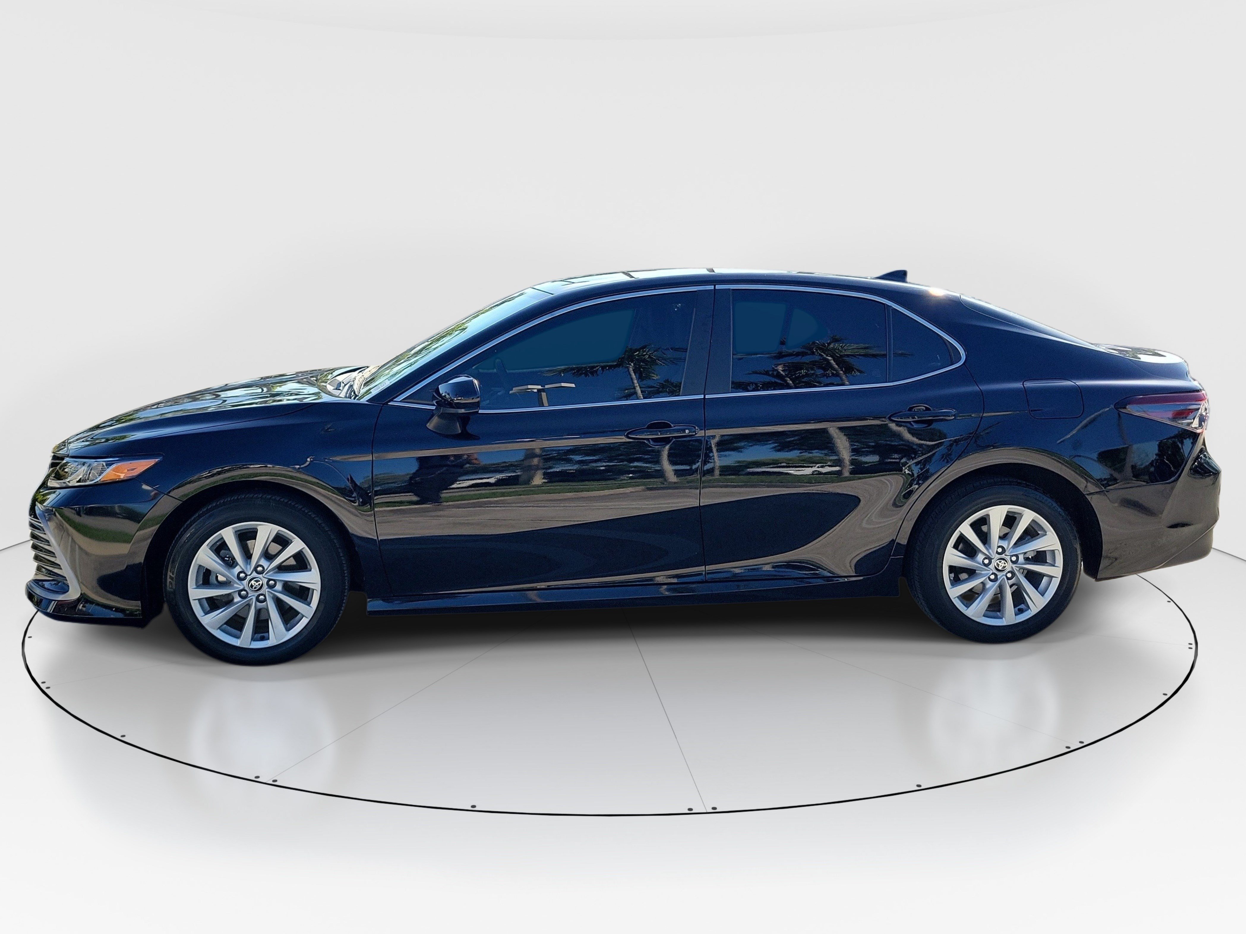 Used 2024 Toyota Camry LE FWD image 4