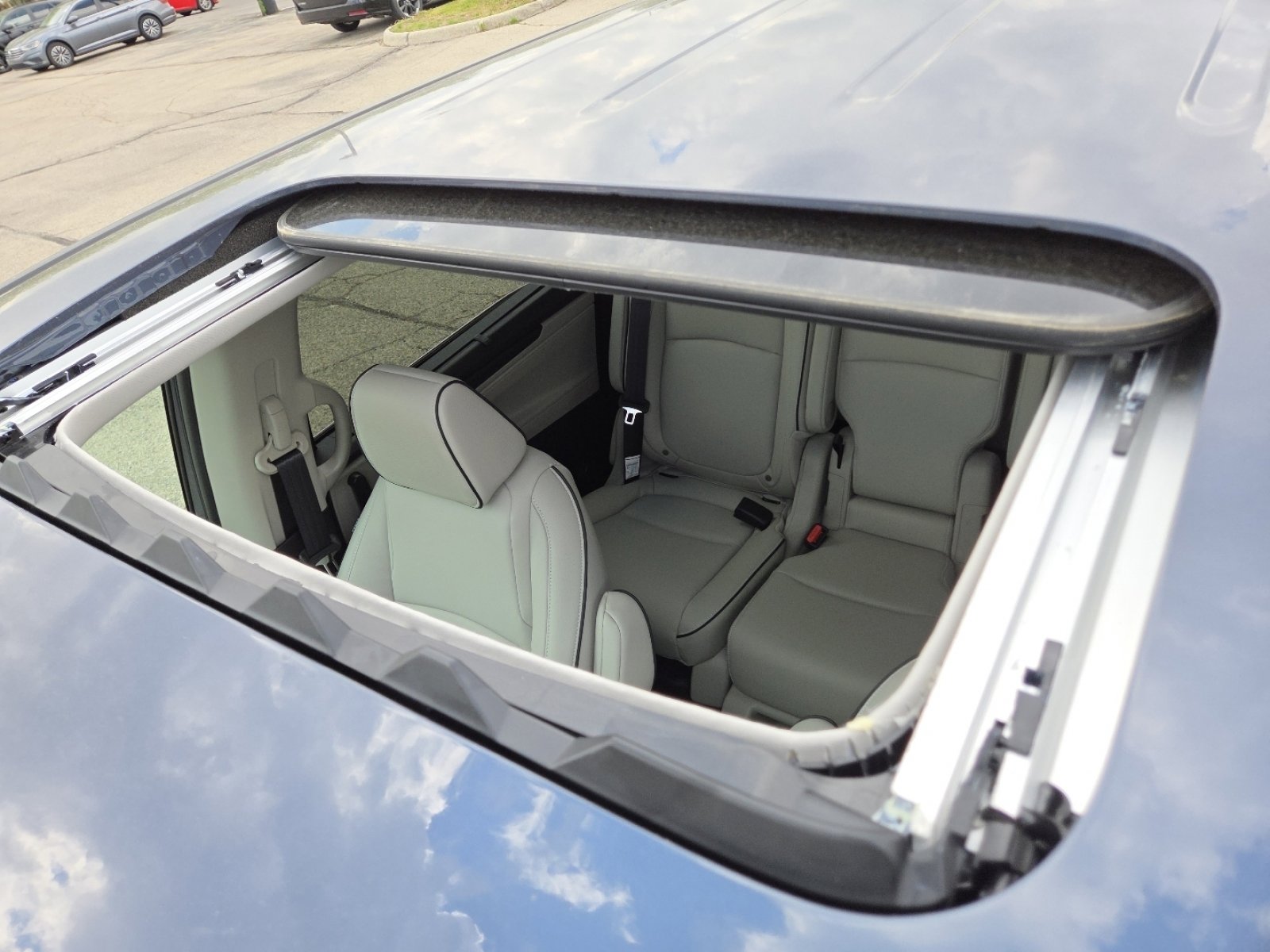 New 2026 Honda Odyssey Touring image 3