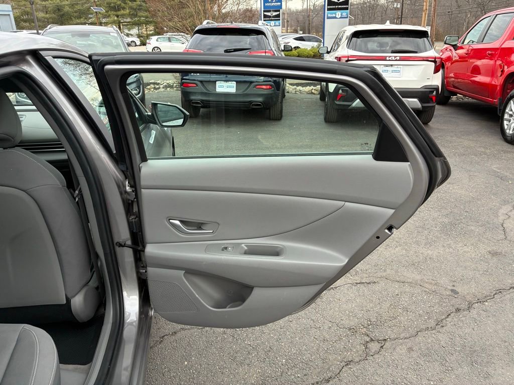 Used 2023 Hyundai Elantra SEL w/ Convenience Package FWD image 41