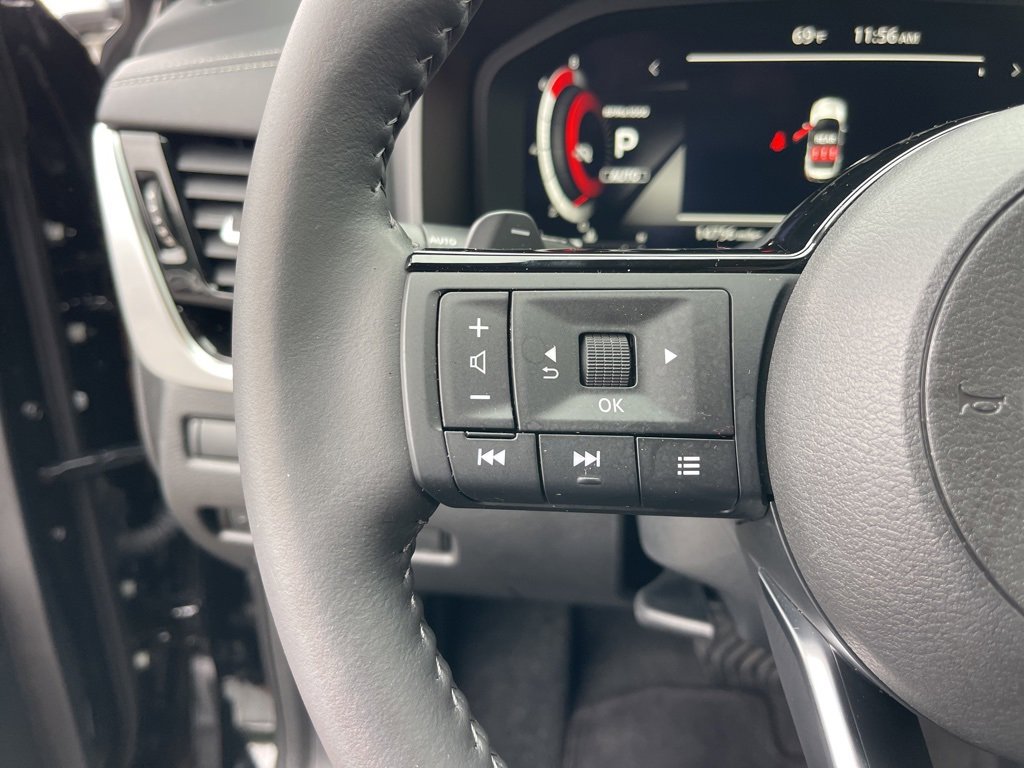 Used 2024 Nissan Rogue SL w/ SL Premium Package image 16