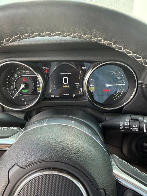 Used 2023 Jeep Wrangler Unlimited Sahara w/ Cold Weather Group AWD/4WD image 15