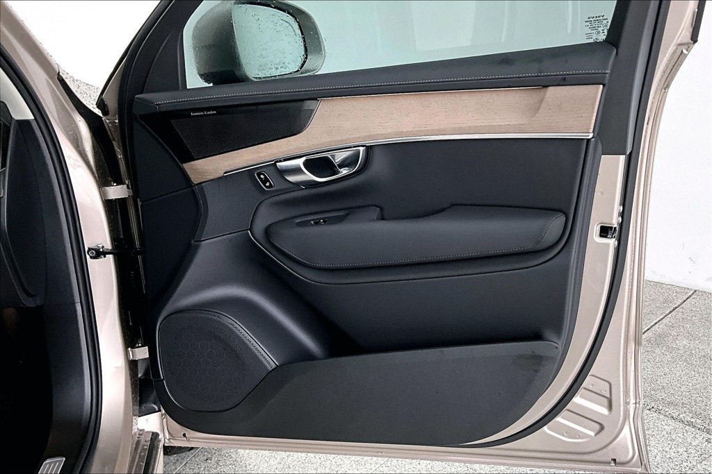 New 2026 Volvo XC90 B5 Plus AWD/4WD image 11