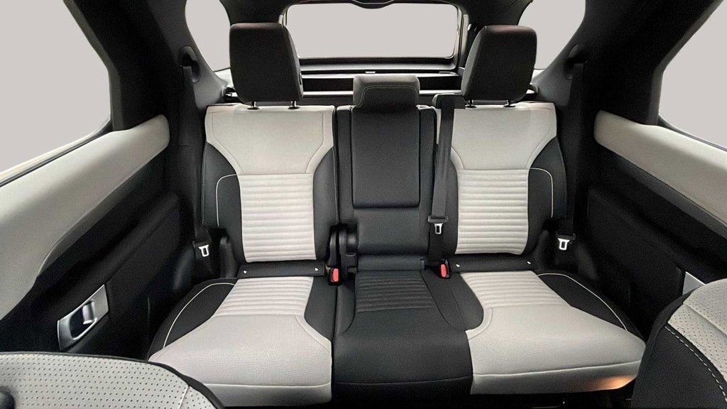 New 2024 Land Rover Discovery Dynamic SE image 20