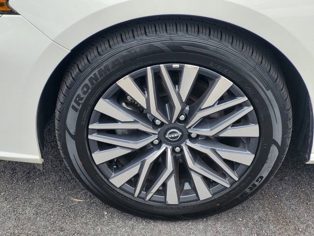 Used 2025 Nissan Altima 2.5 SV image 8