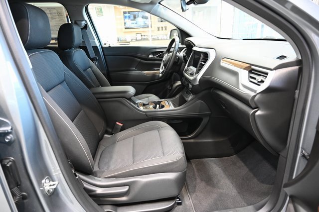 Used 2023 GMC Acadia SLE w/ Driver Convenience Package image 10