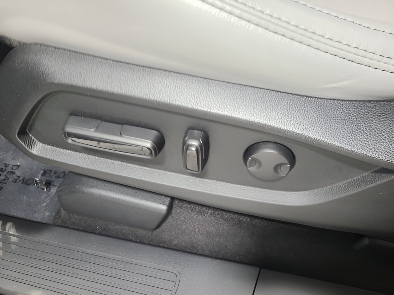 Used 2024 Honda Pilot Touring image 21