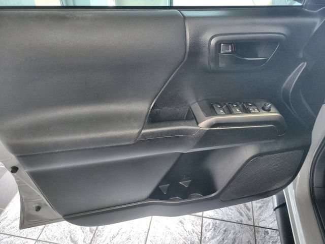 Used 2019 Toyota Tacoma TRD Off-Road AWD/4WD image 13