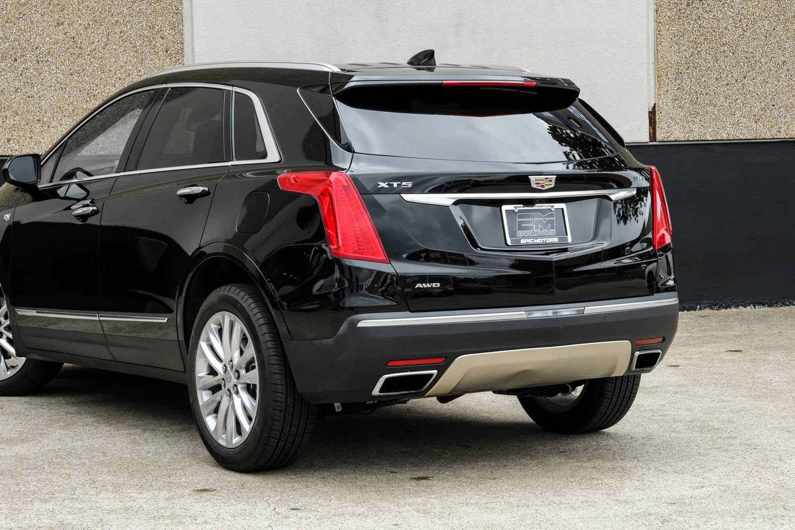 Used 2017 Cadillac XT5 Platinum AWD/4WD image 18