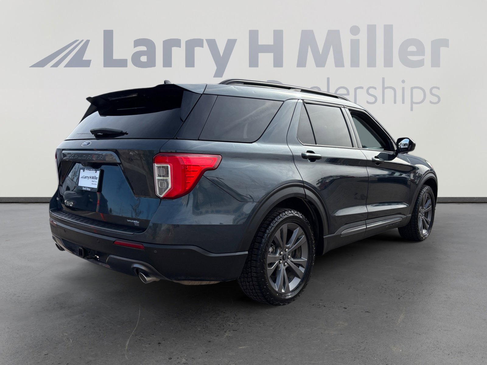 Used 2022 Ford Explorer XLT w/ Equipment Group 202A image 5