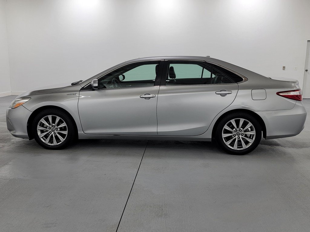 Used 2015 Toyota Camry XLE w/ Moonroof Package FWD image 5
