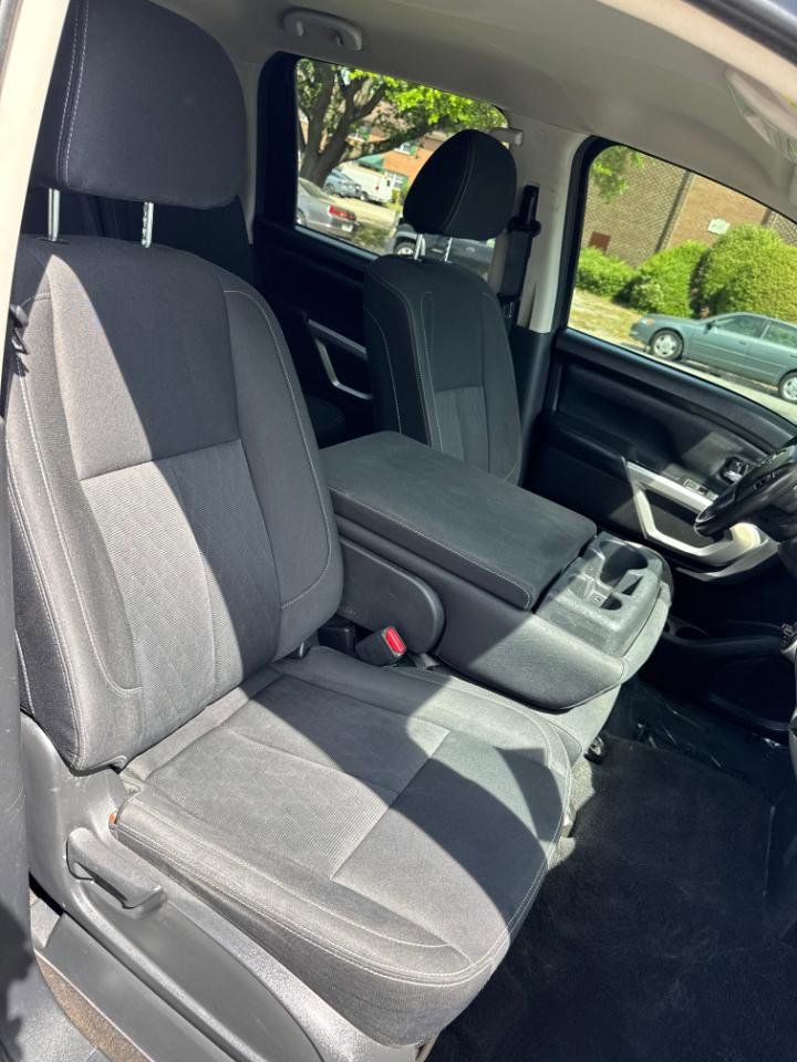 Used 2019 Nissan Titan SV AWD/4WD image 16