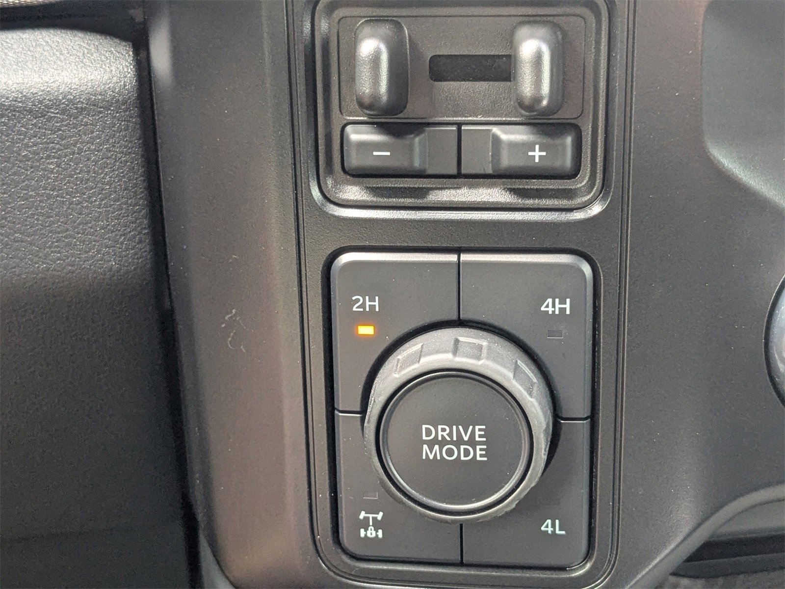 Used 2025 Ford F250 Platinum w/ FX4 Off-Road Package image 26