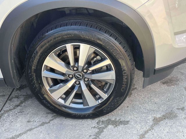 Used 2025 Nissan Pathfinder SL AWD/4WD image 9