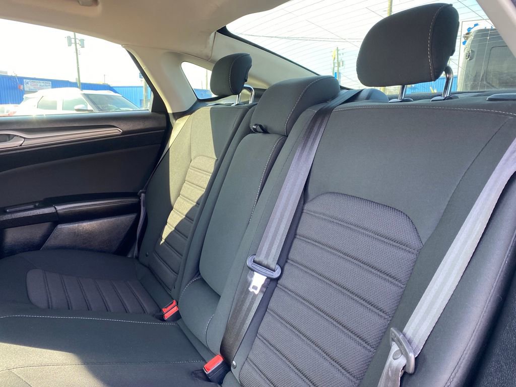 Used 2020 Ford Fusion SE image 14