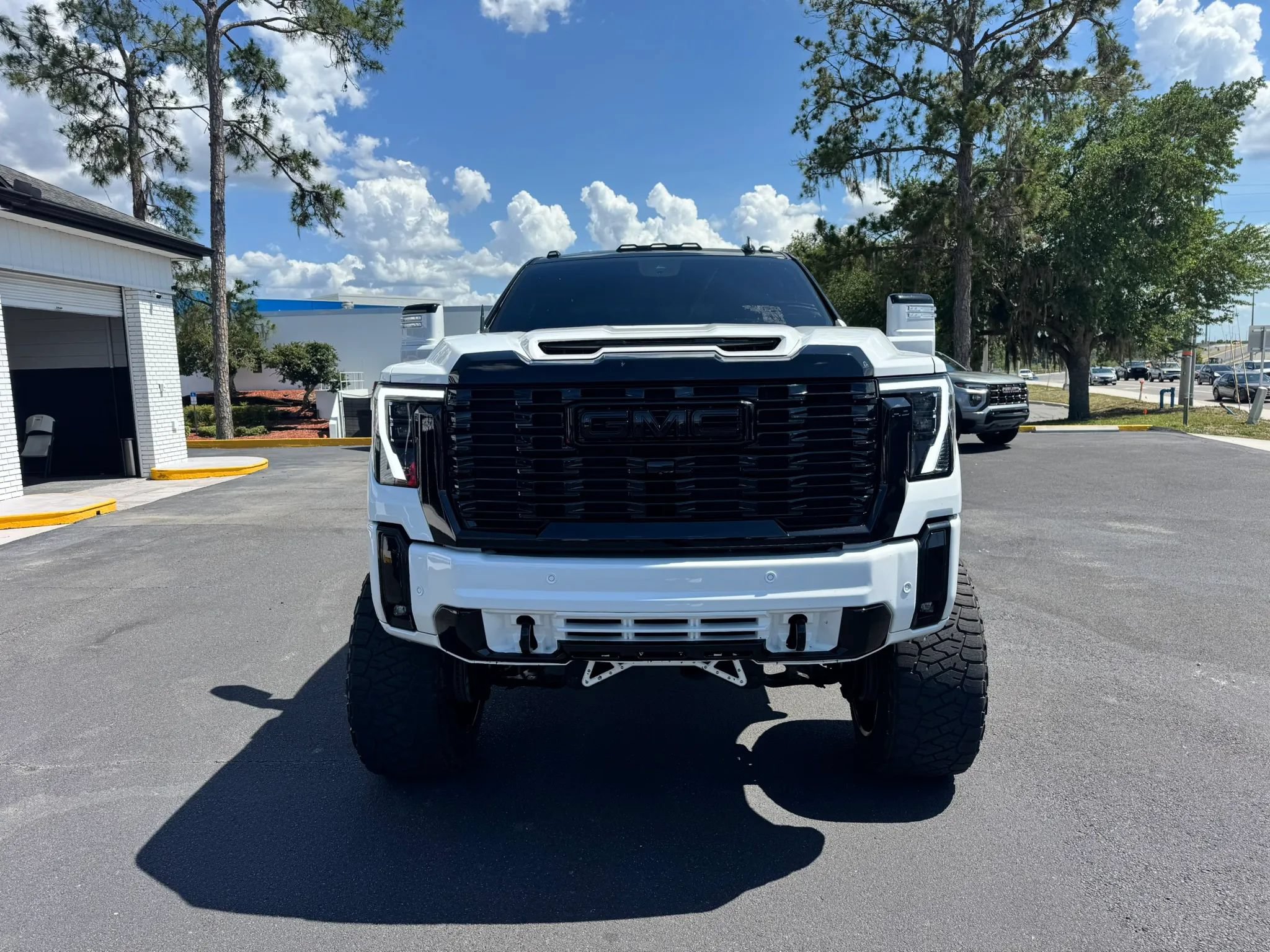 Used 2024 GMC Sierra 2500 Denali Ultimate AWD/4WD image 3
