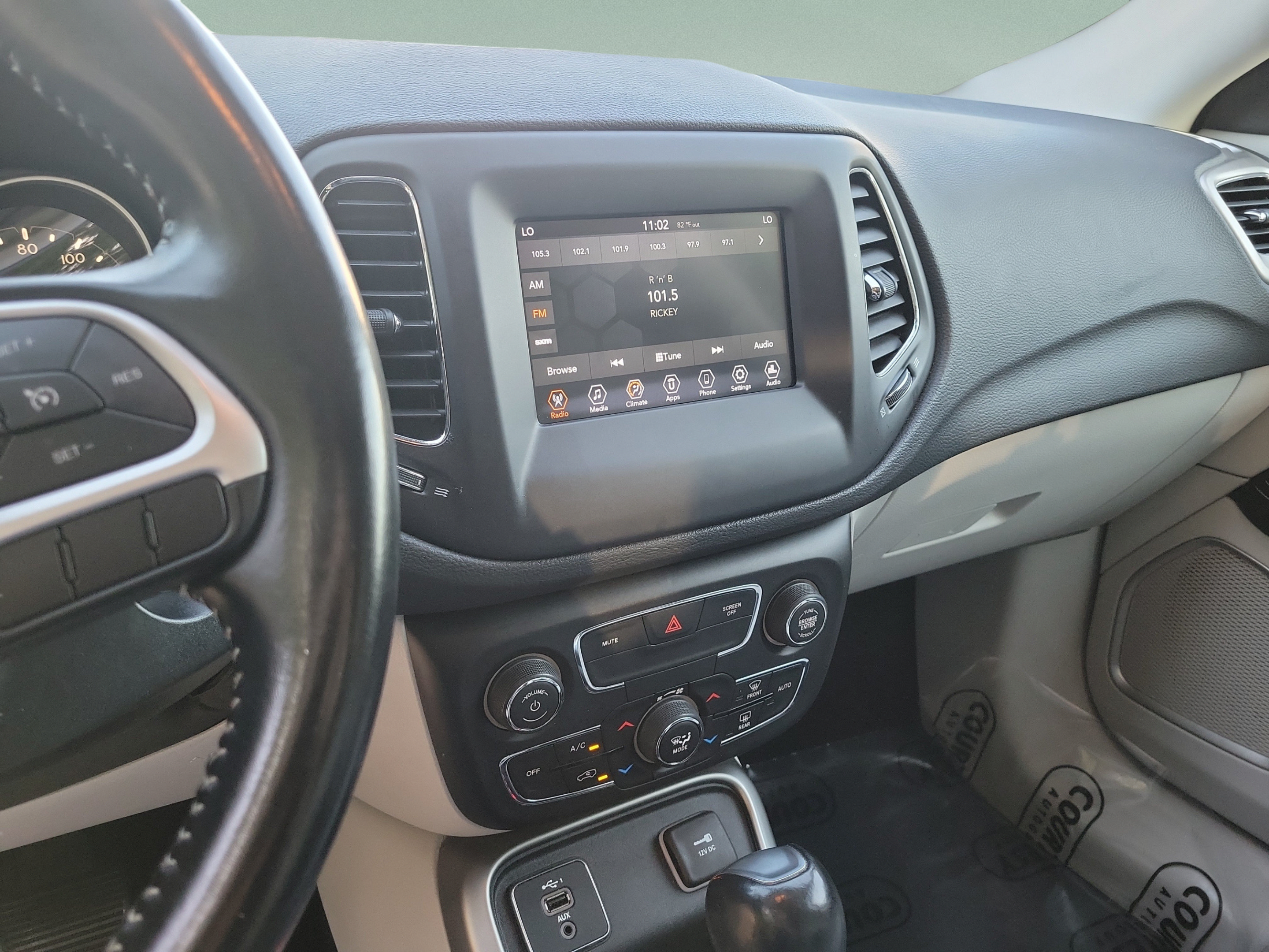 Used 2021 Jeep Compass Latitude FWD image 24