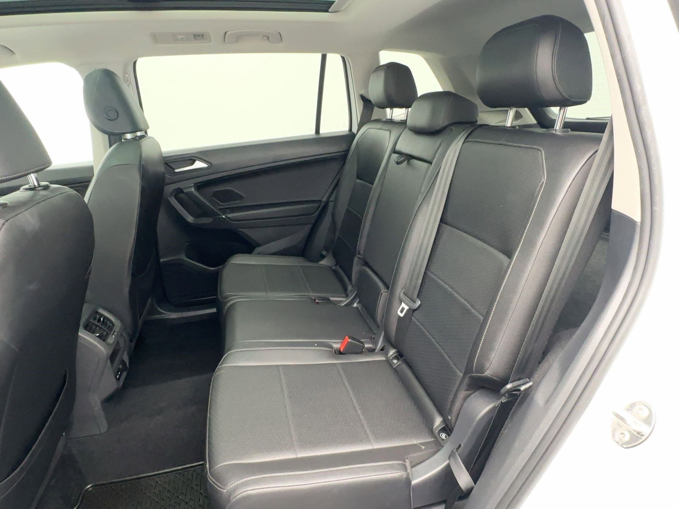 Used 2020 Volkswagen Tiguan SEL image 15