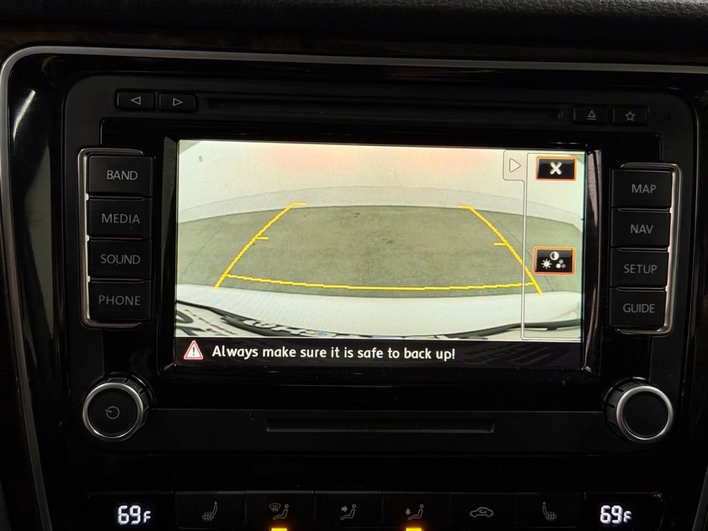 Used 2015 Volkswagen Passat TDI SEL Premium image 12