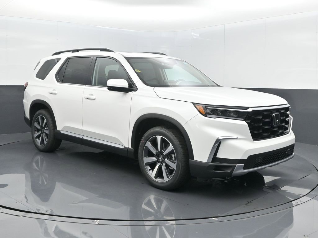 New 2025 Honda Pilot Touring image 1